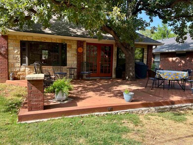 1304 Twisted Oaks Dr, Duncan, OK 73533 - photo 2