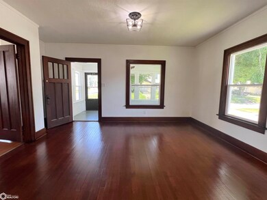 501 E 4th St S, Newton, IA 50208 - photo 2