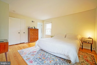 15505 Norman Dr, North Potomac, MD 20878 - photo 2