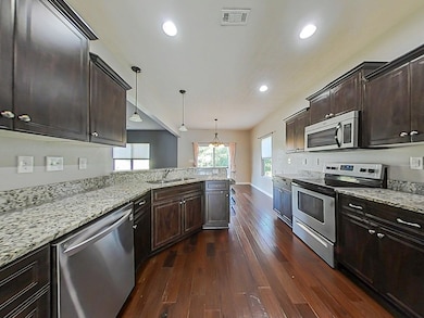 5-web-or-mls-12-Kitchen - 2025-07-17T133