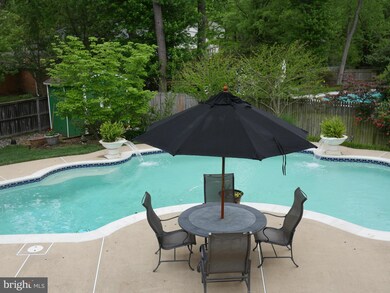 1012 Emerald Dr, Alexandria, VA 22308 - photo 2