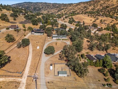 26001 Cumberland Rd, Tehachapi, CA 93561 - photo 7