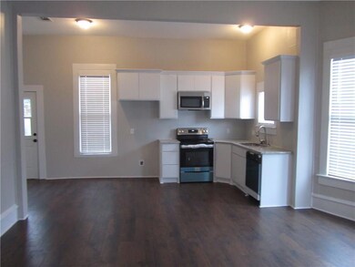 303 N Douglas Ave, Cleburne, TX 76033 - photo 5