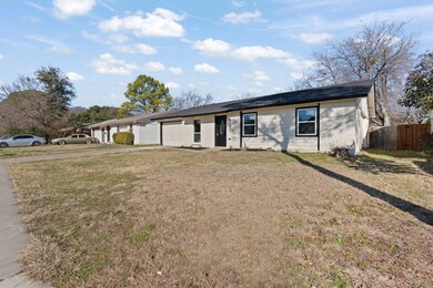 Ranch-style house with a front yard
