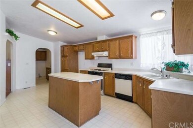 Huge Kitchen with Island and A lot of Cabinets