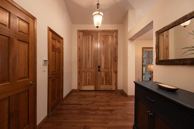 02Entry interior