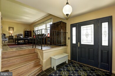 5305 Crestedge Ln, Rockville, MD 20853 - photo 2