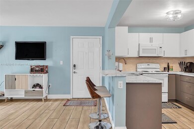 251 Palm Cir W unit 207, Pembroke Pines, FL 33025 - photo 6