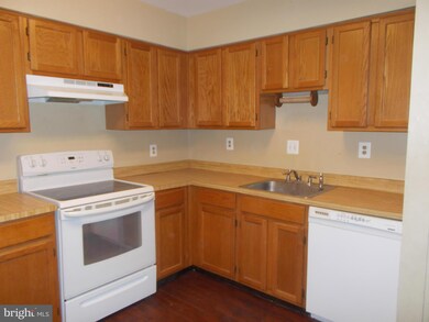 7549 Belle Grae Dr unit 15, Manassas, VA 20109 - photo 4