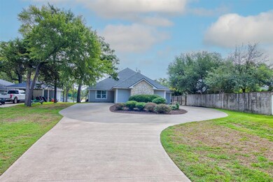 126 Hogan Dr, Gainesville, TX 76240 - photo 4