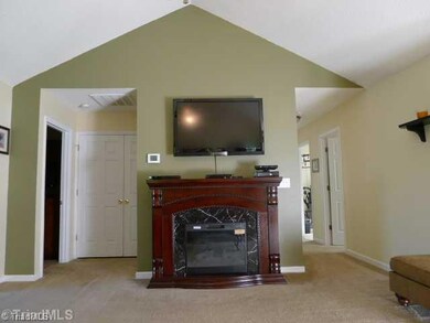 804 E Morehead St, Reidsville, NC 27320 - photo 4