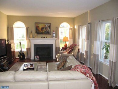 305 Aftons Cir, Spring City, PA 19475 - photo 2