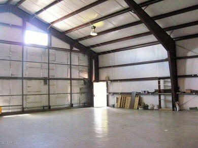 Hangar-Inside3