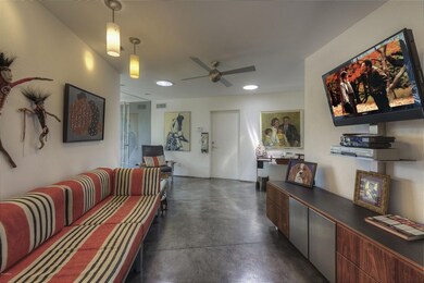007_Family Room