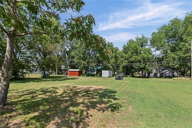 417 E 4th Ave, Garnett, KS 66032 - photo 7