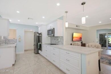 10250 W Highwood Ln, Sun City, AZ 85373 - photo 2