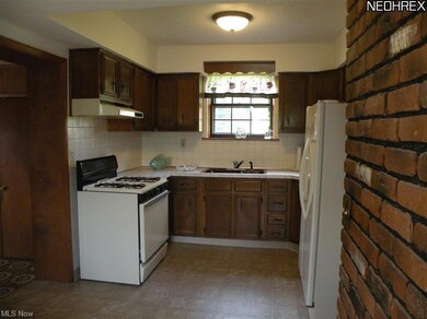 Kitchen with Newly installed linoleum in neutral s