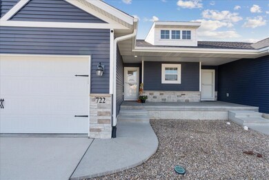 722 Grindstone Cir, Waterloo, IA 50702 - photo 2