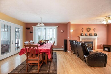 006-photo-dining-room-6686853