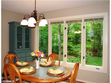 Breakfast Nook - Enjoy dining overlooking the wood