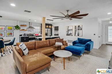 612 Chicago St, San Marcos, TX 78666 - photo 5