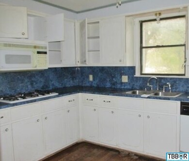 124 Pine St, Eddy, TX 76524 - photo 4