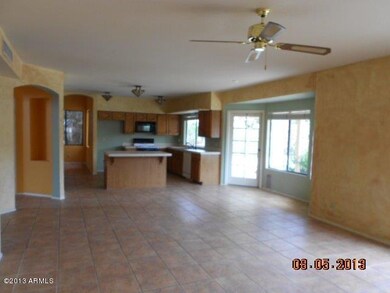 kitchen eat in family room