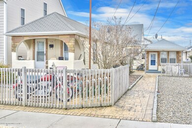 1509 NW Central Ave Seaside-large-002-Fr
