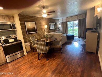 1211 living kitchen