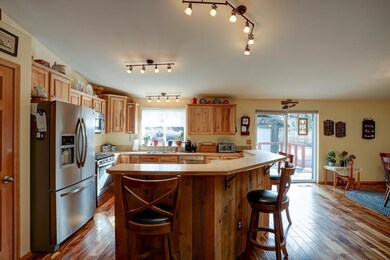 Kitchen Breakfast Bar