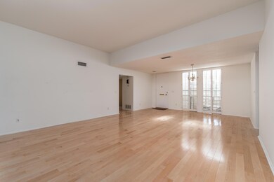 Living/dining area