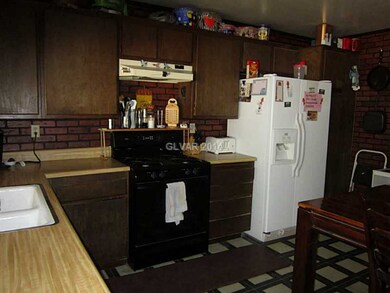 Kitchen. lots of counter tops
