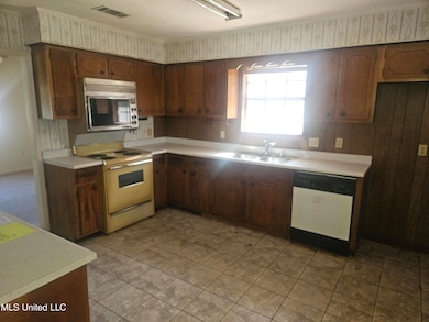 4325 Robinway Dr, Moss Point, MS 39563 - photo 3