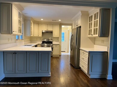 94 Bridgewaters Dr, Oceanport, NJ 07757 - photo 7