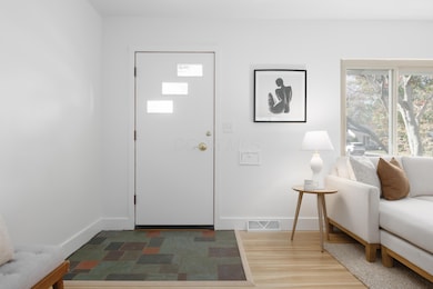 3296 Leighton Rd, Columbus, OH 43221 - photo 4