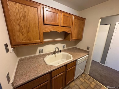 587 E Fox Hills Dr, Bloomfield Hills, MI 48304 - photo 7