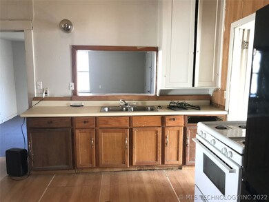 922 S Johnston St, Ada, OK 74820 - photo 3