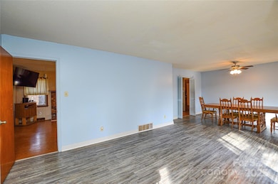 1405 Forest Park Dr unit 1, Statesville, NC 28677 - photo 5