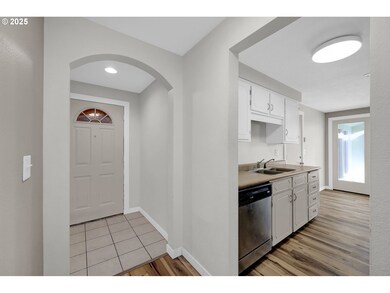 2187 Cosmoledo St, Eugene, OR 97402 - photo 4