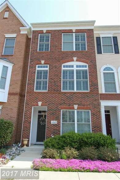 42622 Pine Forest Dr, Chantilly, VA 20152 - photo 2