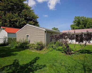 2904 Riverview Ln, Lorain, OH 44055 - photo 3