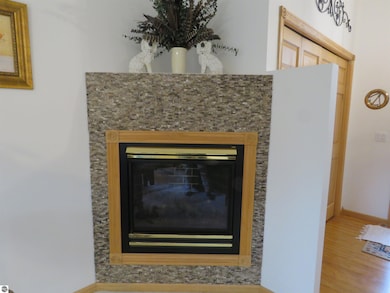 326 Woodside Cir unit 33, Cadillac, MI 49601 - photo 4