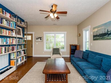 Main Living Area w/ 10' Ceilings & Stained Concrete Floors