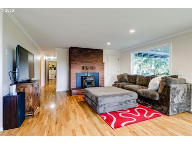 30104 Hayes Ln, Junction City, OR 97448 - photo 6