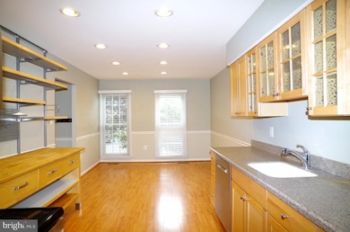 9965 Longford Ct, Vienna, VA 22181 - photo 3