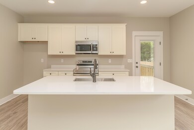 Kitchen with Gorgeous Granite!
