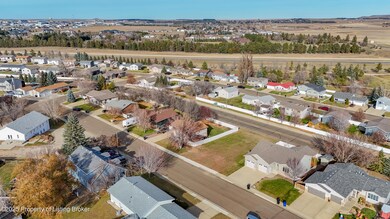 847 11th St E, Dickinson, ND 58601 - photo 7