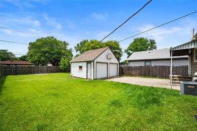 424 N 18th Ave, Beech Grove, IN 46107 - photo 2