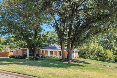 913 Circle Ln, Bedford, TX 76022 - photo 2