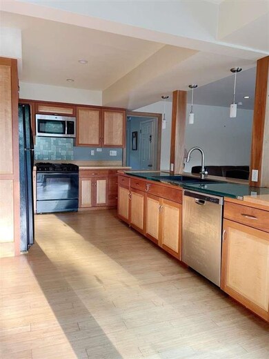 352 S Cove Rd, Burlington, VT 05401 - photo 6